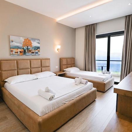 Hotel Roalb Radhimë Extérieur photo