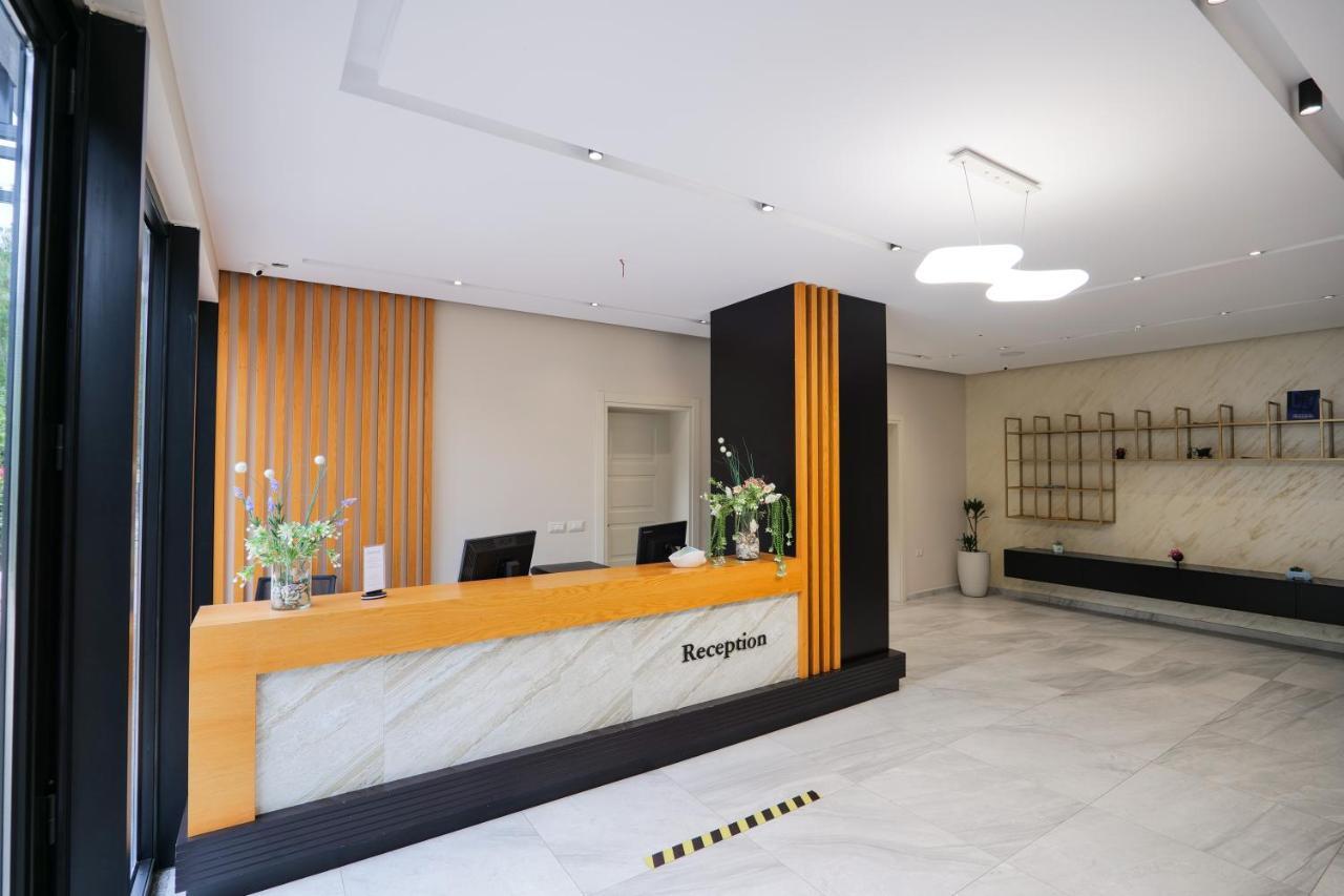 Hotel Roalb Radhimë Extérieur photo