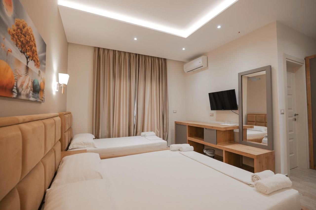 Hotel Roalb Radhimë Extérieur photo