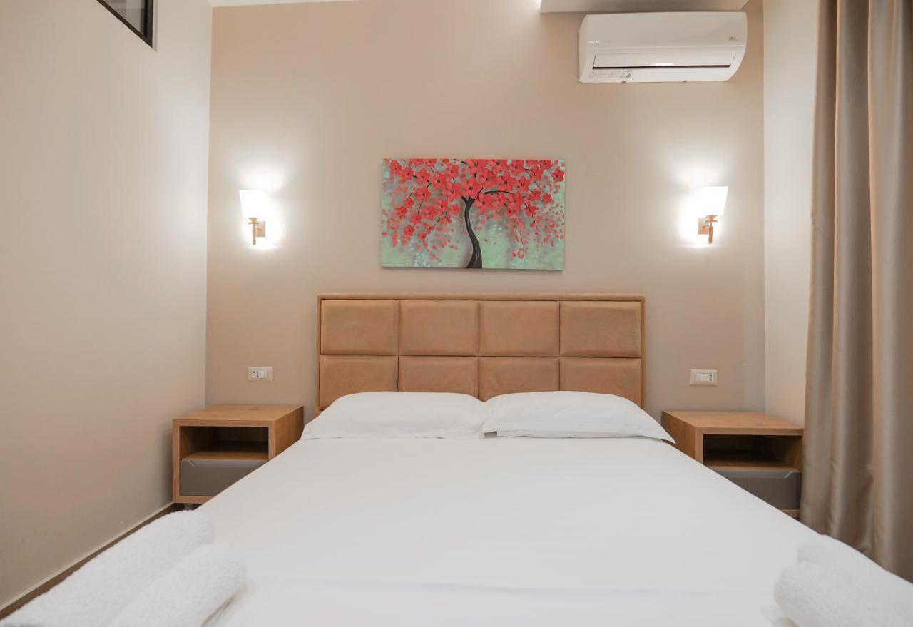 Hotel Roalb Radhimë Extérieur photo