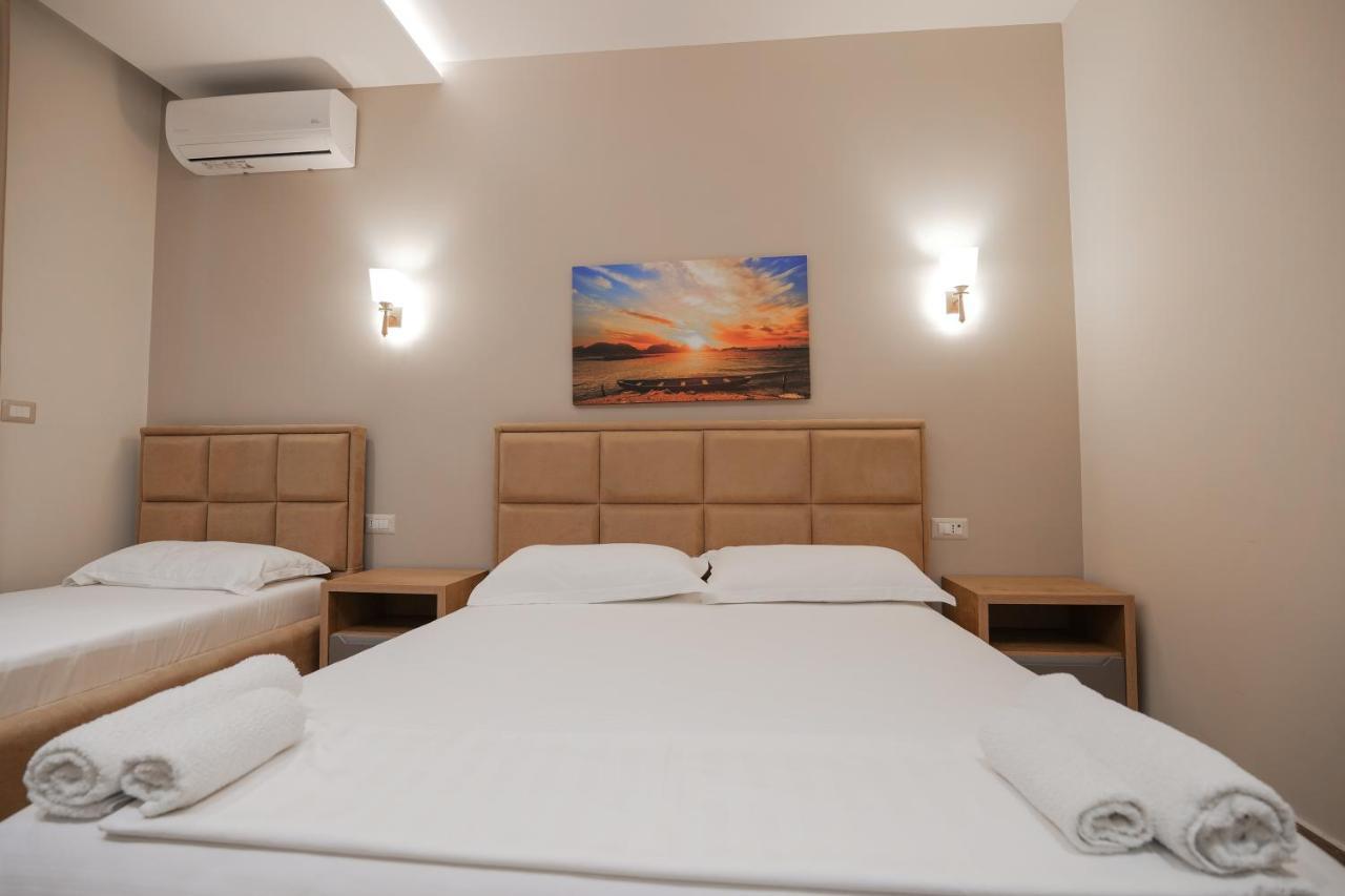 Hotel Roalb Radhimë Extérieur photo