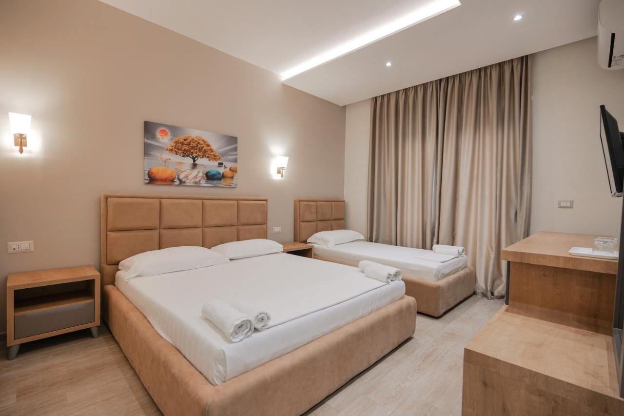Hotel Roalb Radhimë Extérieur photo