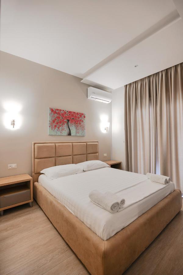 Hotel Roalb Radhimë Extérieur photo