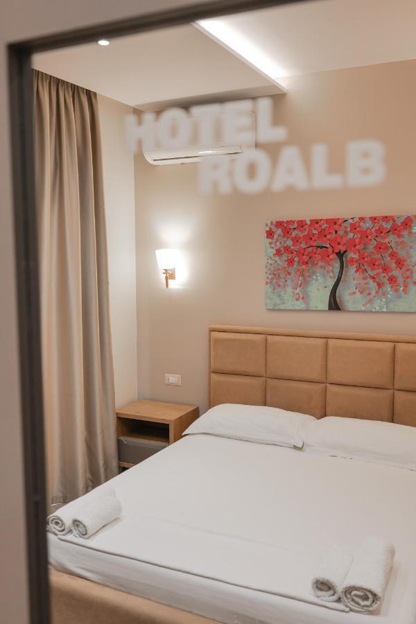 Hotel Roalb Radhimë Extérieur photo