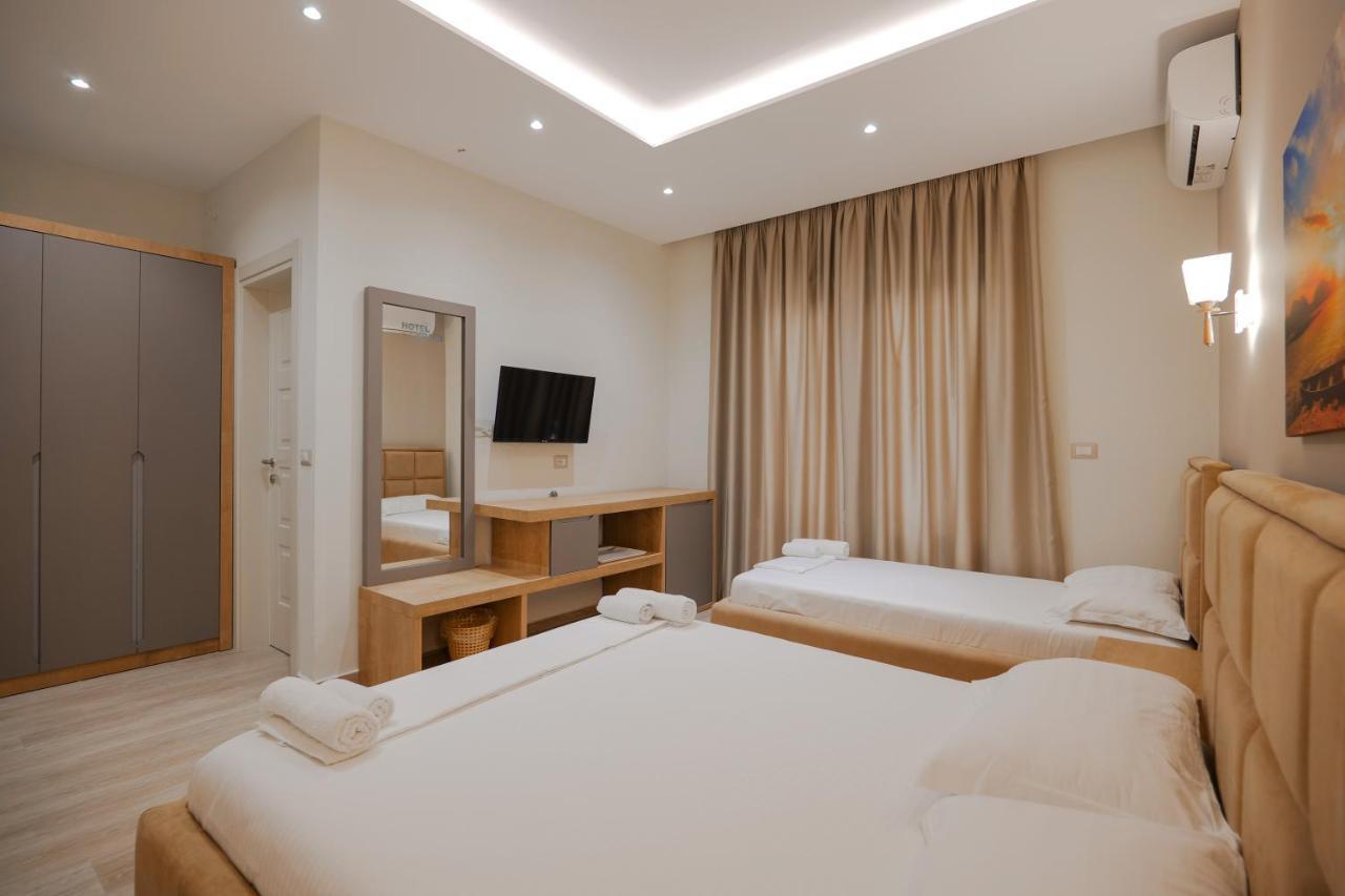 Hotel Roalb Radhimë Extérieur photo
