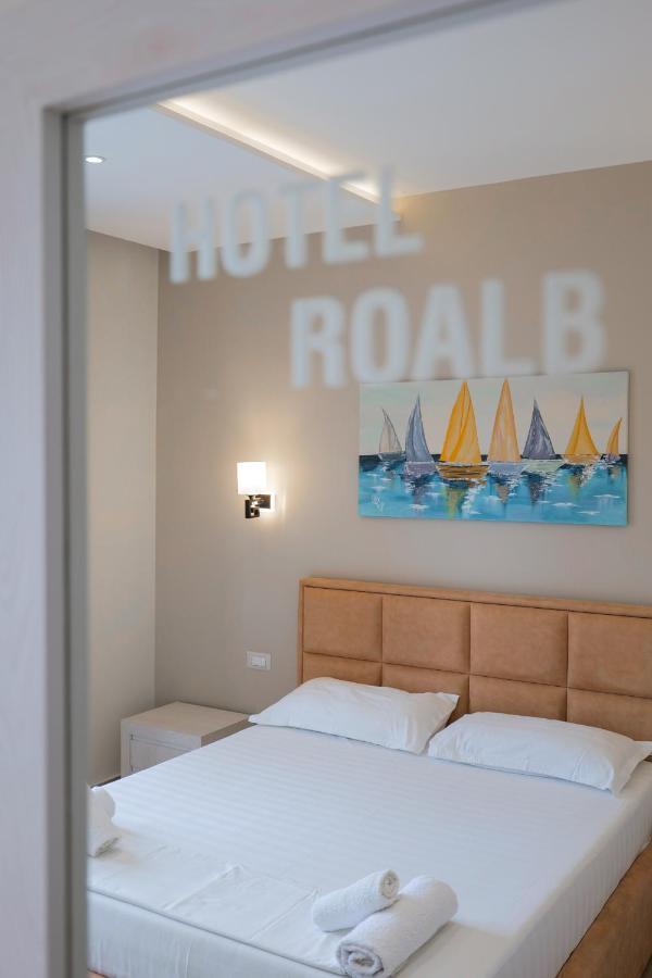 Hotel Roalb Radhimë Extérieur photo