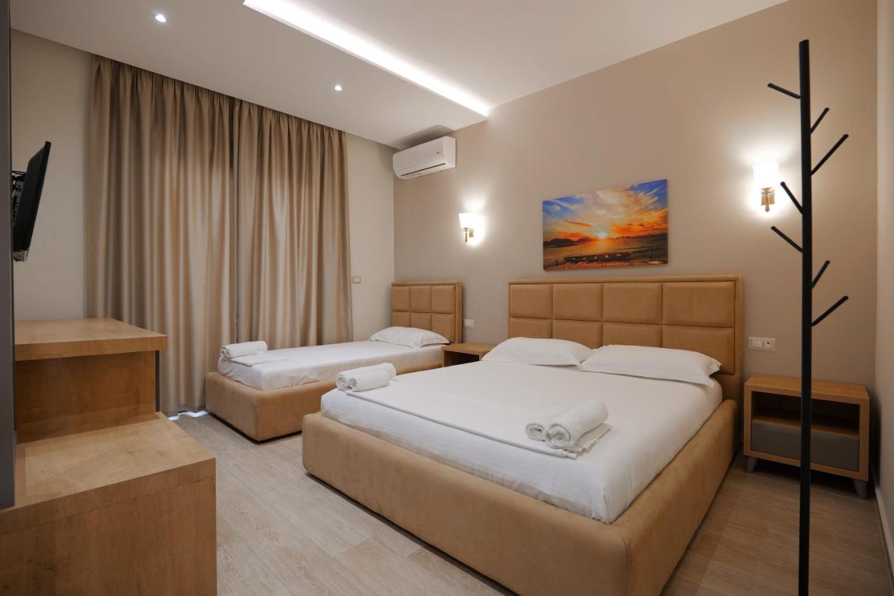 Hotel Roalb Radhimë Extérieur photo