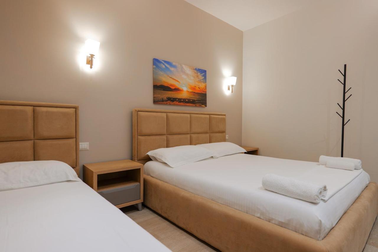 Hotel Roalb Radhimë Extérieur photo
