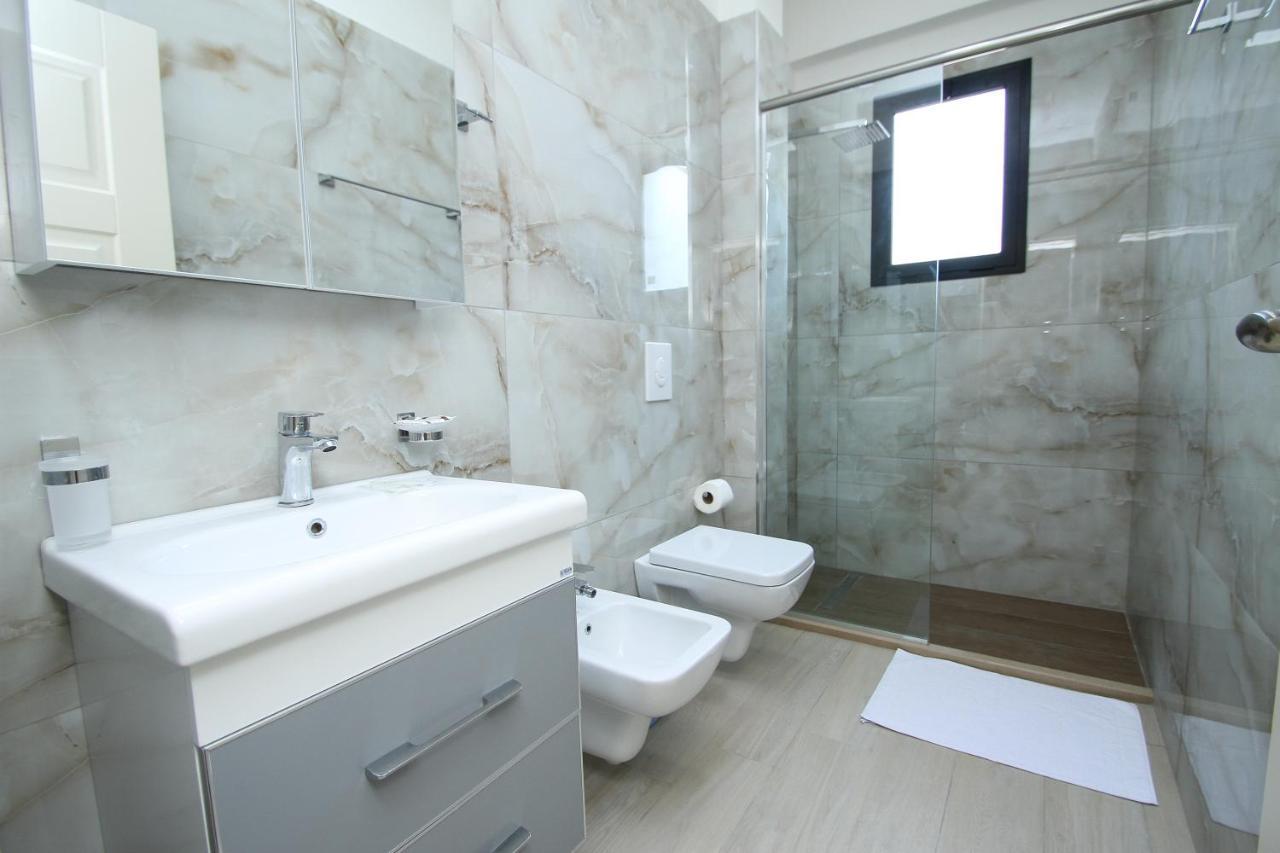 Hotel Roalb Radhimë Extérieur photo